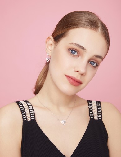 项链• 锆石三角形系列 Triangle Necklace锆石三角形项链 