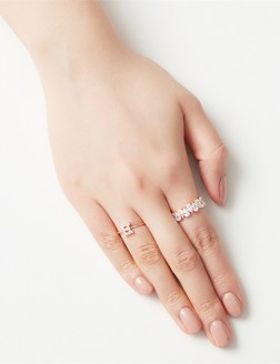 戒指• 时尚系列 Miranda Ring联排水滴形锆石戒指