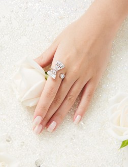 戒指•时尚系列 Carolina Ring蝴蝶结钻石戒指 
