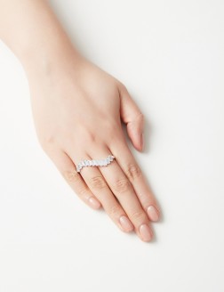 戒指• 时尚系列 Yoanna Ring 方形锆石波浪线条双指戒指
