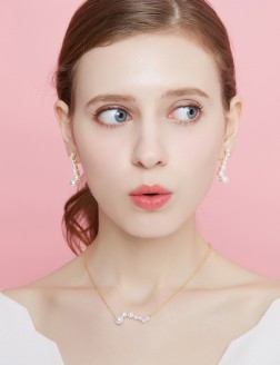 耳钉• 时尚系列 Waving Pearls Earrings 波浪珍珠耳环